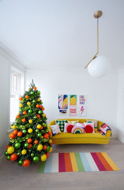 Citrus Christmas tree with yellow, lime and orange baubles for 2018 Citrus Christmas Tree, Citrus Christmas, Orange Christmas Tree, Yellow Christmas, Pretty Christmas Decorations, Orange Christmas, Yellow Decor, Yellow Lime, Christmas Living Rooms