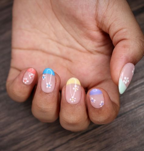 Nails Short Oval, Flower Rainbow, Dotted Design, Nail Water Decals, August Nails, Manicure Gel, Nails Fake, Great Nails, Short Nail Designs