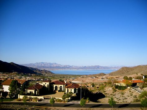 Just 30 km (18 mi) away from Las Vegas lies little town called Boulder City that offers plenty of fun activities for everyone. Boulder City Nevada, Route 66 Road Trip, Boulder City, Nevada Travel, Lake Mead, City Library, Hoover Dam, Colorado River, Travel Outdoors