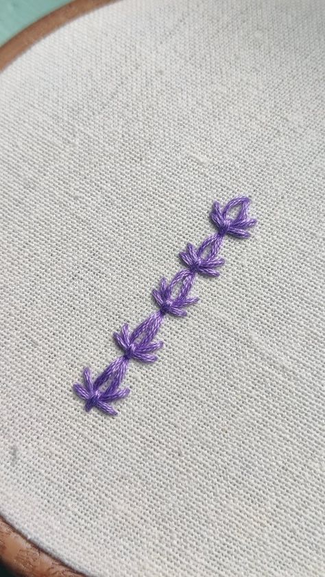 Tulip Stitch, Quilt Embroidery, Basic Hand Embroidery Stitches, New Embroidery, Embroidery Stitch, Stitch Tutorial, Embroidery Stitches Tutorial, Hand Embroidery Stitches, Embroidery Craft