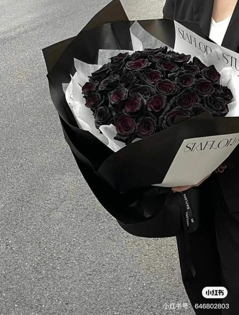 Black Rose Bouquet, Black Bouquet, Luxury Flower Bouquets, Bouquet Of Roses, Boquette Flowers, Nothing But Flowers, Dark Feminine Aesthetic, Flower Therapy, Beautiful Bouquet Of Flowers