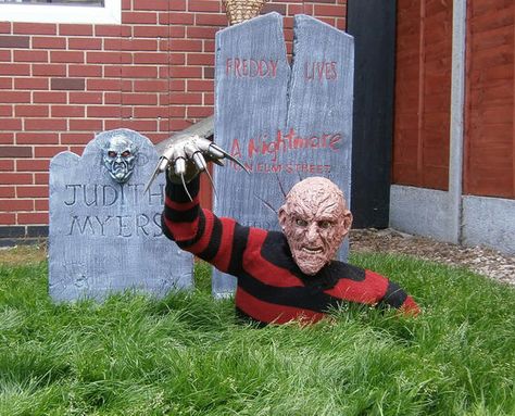 freddy-krueger-ground-breaker- TWISTED UK Halloween Forum, Halloween Outside, Halloween Props Diy, Dollar Store Halloween, Halloween Coffin, Funny Horror, Holiday Planner, Scary Halloween Decorations, Scary Movie