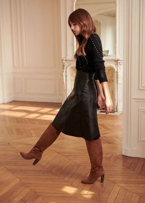 Black Leather Skirt Outfit, Rok Outfit, Leather Skirt Outfit, Skirt And Boots, Skirts With Boots, Black Leather Skirts, Leather Skirts, Mode Inspo, Work Style