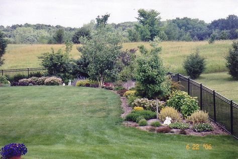 Island Bed Landscaping, Corner Lot Landscaping Backyard, Mn Front Yard Landscaping, Long Front Yard Landscaping Ideas, Landscaping Large Acreage, Acreage Landscaping Driveway Entrance, Landscaping Privacy Ideas, Large Yard Landscaping Layout, Burm Landscaping