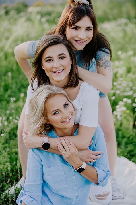 Mama And Daughters Photos, Adult Kids Photoshoot Poses, Mom And Daughters Photo Ideas Older, Women Family Photoshoot, Mother Daughter Photo Poses, Mother And Two Daughters Photography, 3 Sisters Photoshoot, Mother Daughter Pictures Older, Mom And Older Daughter Photo Ideas