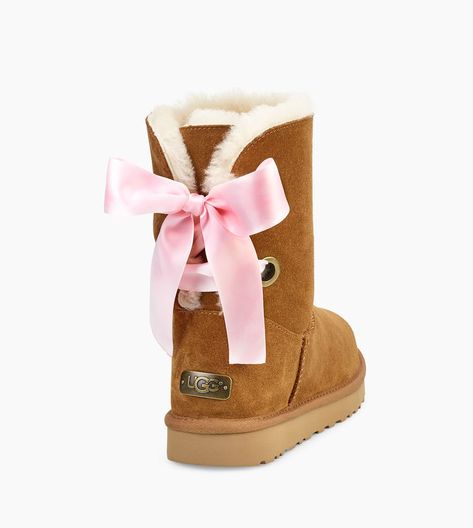 Uggs Pink, Ugg Fashion, Girls Halo, Ugg Bailey Bow, Short Uggs, Chestnut Uggs, Winter Princess, Pink Images, Bow Boots