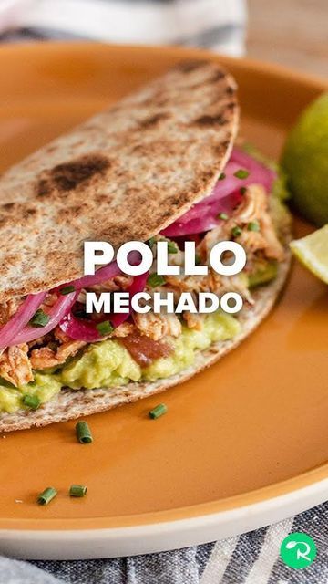 Realfooding® | Recetas Sanas ha compartido una publicación en Instagram: "TACOS DE POLLO MECHADO EXPRÉS🌮 👋🏻Hola realfooders! Hoy os traemos una receta express y deliciosa! Preparar tacos nunca fue tan fácil y el resultado os va a sorprender! ¿Os animais a probarlos?😏 📝 Ingredientes: POLLO MECHADO⁠ ⁠ 🔸 1 pechuga de pollo grande ⁠ 🔸 1 cdta. de ajo en polvo⁠ 🔸 1 cdta de pimentón dulce⁠ 🔸 1 cdta. de comino molido⁠ 🔸 1 cdta. de canela molida⁠ 🔸 1 cdta. de sal⁠ 🔸 1 cdta. de orégan Pollo Mechado, Oregano, Guacamole, Feta, Candle Decor, Tacos, Instagram Photos, Ethnic Recipes, On Instagram