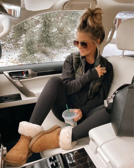 Outfit With Uggs, Uggs Outfits, Leggings Outfit Winter, Hiking Winter, Comfy Outfits Winter, Cozy Winter Outfits, Uggs Outfit, Winter Leggings, Looks Black