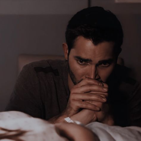 Derek Hale Icon, Tyler Hoechlin Shirtless, Teen Wolf Derek Hale, Jordan Parrish, Xavier Samuel, Peter Hale, The Hills Have Eyes, Wolf Hybrid, Teen Tv