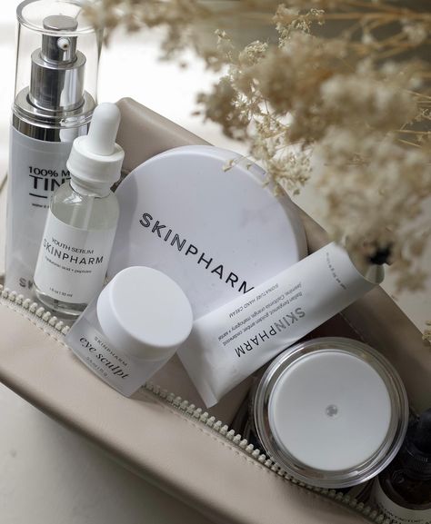 Shopping for Mother’s Day gifts this weekend? Let me help. Here my favorite skincare products from @skin_pharm — if I were your mom, this is what I’d like to receive on Mother’s Day. Check the link in mio bio to find all the products featured here and more gift inspirations. #mothersdaygiftideas #mothersdaygiftidea #mothersdaygifting #skincareessentials #skincareregimen #facecareproducts #medicalgradeskincare #luxuryskincareproducts #skinpharm #atlantaskincare #atlantablogger #atlantainfl... Skin Pharm, Instagram Shopping, Favorite Skincare Products, Mothersday Gifts, Luxury Skincare, Skin Care Essentials, Your Mom, Skin Care Regimen, Face Care