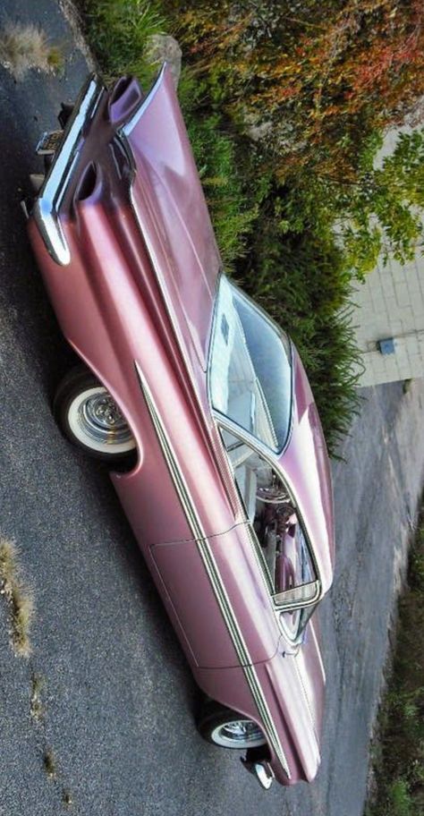 Pink Impala, Hot Rods Cars Muscle, Old Vintage Cars, Porsche Sports Car, Vintage Sports Cars, Pink Cadillac, Japon Illustration, Old Classic Cars, Pink Car