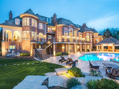 Find this home on Realtor.com House With A Pool, Luxury Exterior Design, Mansion Homes, Dream House Mansions, Big Mansions, Mansion Exterior, Luxury Exterior, Dream Mansion, Mega Mansions