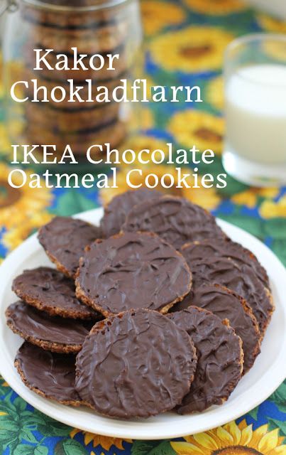 Food Lust People Love: Kakor Chokladflarn or IKEA chocolate oatmeal cookies are a special treat we usually buy at that famous Swedish superstore but they are really quite easy to make at home. The bonus, of course, is that you know exactly what is in these. (Read: no palm oil or odd additives.) These delectable delights are crispy thin oatmeal cookies with dark chocolate sandwiched between them. In my copycat version, I leave them single file. You get more dark chocolate with each bite that ... Homemade Hobnobs, Cookies With Dark Chocolate, Crispy Oatmeal Cookies, Swedish Cookies, Cookie Sandwich Recipes, Chocolate Oatmeal Cookies, Ginger Nut, Chocolate Oatmeal, Chocolate Sandwich