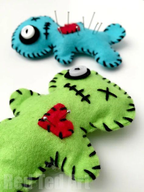 Voodoo Doll Pincushion How To - a Great Beginner's Sewing Project - Red Ted Art - Make crafting with kids easy & fun Doll Pincushion, Diy Pin Cushion, Pincushion Tutorial, Project Red, Felt Ideas, Voodoo Doll, Felt Projects, Beginner Sewing Projects Easy, Sewing Projects For Kids