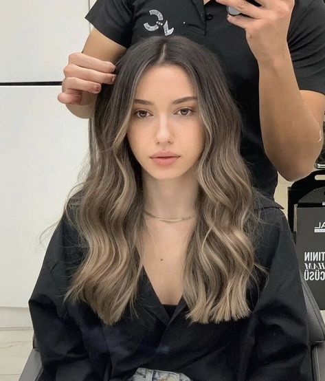 Pelo Color Ceniza, Soft Blonde Hair, Beige Blonde Hair, Sombre Hair, Highlights Curly Hair, Beige Hair, Black Hair Balayage, Cute Hair Colors, Brunette Balayage Hair