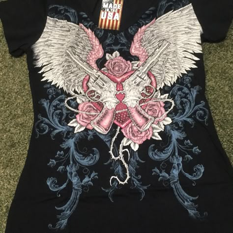 Women's Tee Shirt V Neck Size Large Full Print On Front Has Sequins Full Print On Back Nice Quality Shirt Made In Usa 200s Shirts, Tap Out Shirt, Mcbling Shirts, Mcbling Clothes, 2000s Shirts, Tee Outfit Ideas, Embroidered Tee Shirt, Y2k Shirts, Mcbling Fashion