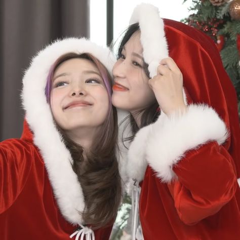 Minayeon cute lq icon twice christmas nayeon mina low quality icons red green Kpop Christmas, Dara Kpop, Red Icons:), Nayeon Twice, Icons Kpop, All I Want For Christmas, Christmas Icons, Set Me Free, Girl Icons