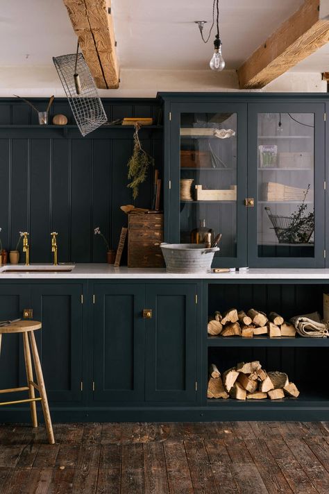 27 Beautiful Kitchen Ideas That Will Take Your Breath Away Dark Green Black And Wood Kitchen, Dark Green Country Kitchen, Dark Green Moody Kitchen, Black Green Kitchen, Dark Green Kitchen Cabinets Rustic, Gothic Kitchen Green, Beautiful Kitchen Ideas, Moody Rooms, Dark Green Kitchen