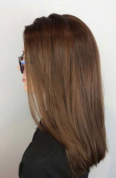 Tintes de cabello que te harán ver más joven Beautiful Light Brown Hair, Light Brown Hair Color, Chocolate Brown Hair Color, Hair Color Caramel, Colors Hair, Chocolate Brown Hair, Gorgeous Hair Color, Brown Hair Color, Caramel Hair