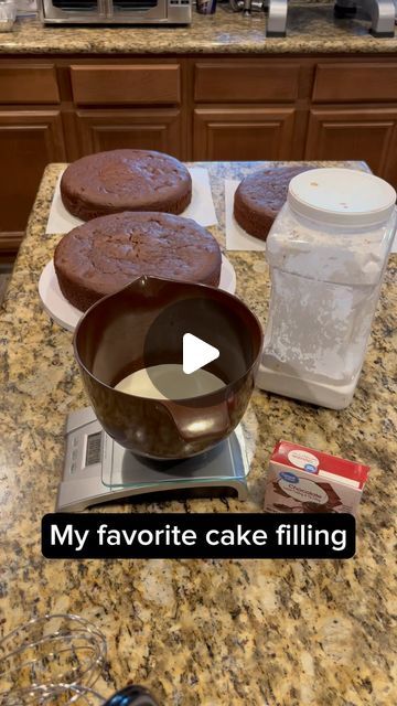 Chocolate Cake Filling, Cake Cream Filling, Chocolate Filling For Cake, Pie Fillings, Cake Filling Recipes, Frosting Recipes Easy, Cake Filling, Cake Hacks, Homemade Cake Recipes