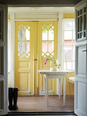 love these little yellow doors!! (: Pintu Interior, Yellow Front Doors, Swedish Interiors, Painted Interior Doors, Yellow Room, Yellow Doors, Open Door, Hus Inspiration, Design Del Prodotto