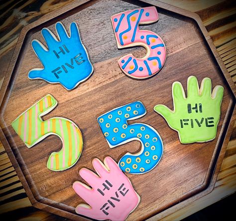 Hi Five Birthday Cookies, Handful Birthday Party, Hi Five Birthday Party Ideas, Hi Five Birthday, Ace Birthday, Bday Stuff, 5th Birthday Cake, Hi Five, 5th Birthday Party Ideas