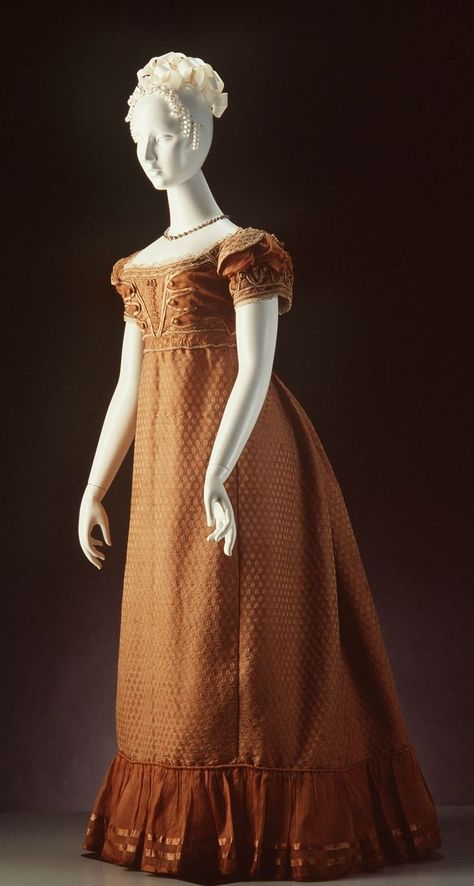 Deconstructing the 1820 Evening Dress from Powerhouse Museum | HistoricalSewing.com 1820 Fashion, 1820s Fashion, Regency Gown, Regency Era Fashion, 1800s Fashion, Regency Dress, Regency Fashion, 19th Century Fashion, History Fashion