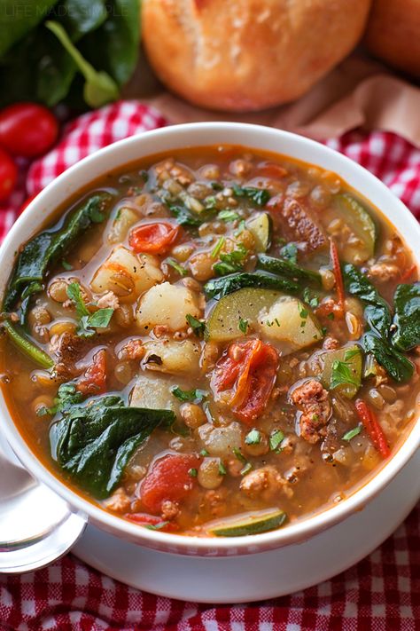 Soup For Dinner, Lentil Soup Recipes, Soup And Stew, Lentil Recipes, Bowl Of Soup, Diet Meal, Lentil Soup, Vegetable Soup, Mediterranean Diet