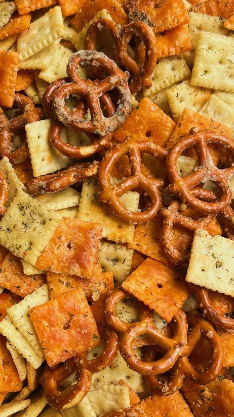 Brooke Carson | DILL PICKLE RANCH SNACK MIX 🥒 A new fun twist on the Ranch Snack Mix that everyone loves - Dill Pickle Ranch Snack Mix!!! This is the… | Instagram Cheez It Snack Mix Recipe, Cracker Mix Recipes, Ranch Dressing Pretzels, Mini Saltines, Dill Pickle Ranch, Ranch Chex Mix Recipes, Pickle Ranch, Ranch Chex Mix, Ranch Pretzels