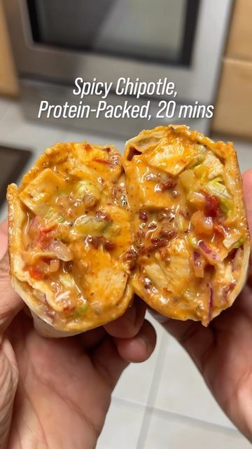 Chicken Chipotle Burrito, Chipotle Chicken Wraps Healthy, High Protein Chicken Tacos, Dunkin Chicken Roasted Pepper Wrap, High Protein Spicy Chicken Wrap, Razi Khan Recipes, Spicy Chicken Burritos, Chipotle Chicken Wrap Recipes, High Protein Burritos