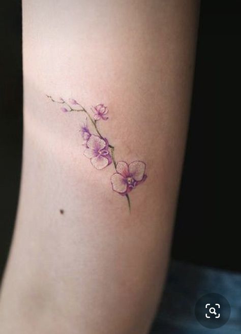 Orhidee Flowers Tattoo, Orchids Tattoo Design, Simple Orchid Tattoo, Tattoo Orchid, Ear Lobe Tattoo, Purple Orchid Tattoo, Orchid Tattoos, Tattoo Circle, Orchid Flower Tattoos