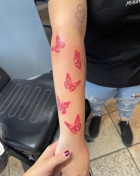 Butterfly Tattoos On Arm, Best Neck Tattoos, Minimal Tattoo Ideas, Butterfly Hand Tattoo, Butterfly Wrist Tattoo, Tato Paha, Tato Minimal, Hand Tattoos For Girls, Red Ink Tattoos