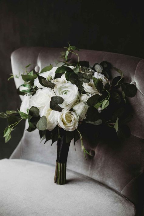 Art Deco Wedding Flowers, Wedding Flowers White Roses, Moody Tablescape, Flowers White Roses, Bridal Bouquet White, Prom Bouquet, Wedding Flowers White, Bridal Art, White Bridal Bouquet