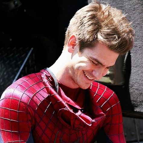 Andrew Garfield Peter Parker, Spiderman Andrew Garfield, Spiderman Andrew, Peter Parker Andrew Garfield, Andrew Garfield Spiderman, Garfield Spiderman, Taylor Songs, Spiderman Costume, Princess Diana Photos