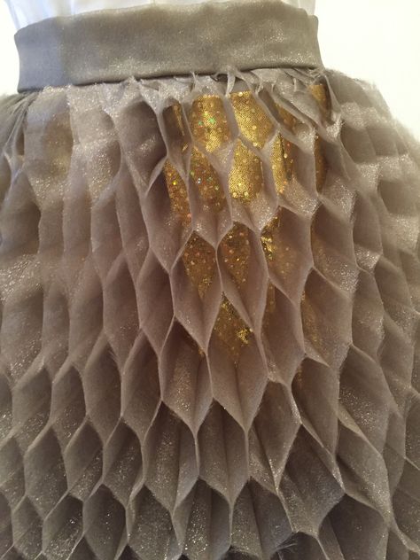 Honeycomb Inspired Fashion, Honeycomb Pleats, Honeycomb Fashion, Debut Inspiration, Moodboard Ideas, Art Textiles, Body Adornment, Honeycomb Pattern, Easy Trendy Outfits