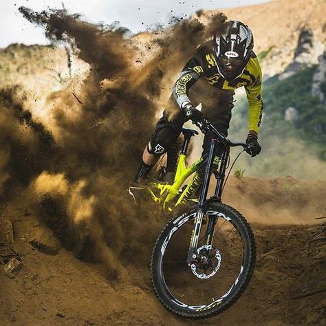 Freeride Mtb, Best Mtb, Mountain Biking Photography, Mtb Riding, Mountain Biking Gear, Downhill Bike, Downhill Mtb, Bike Photography, Road Bike Women