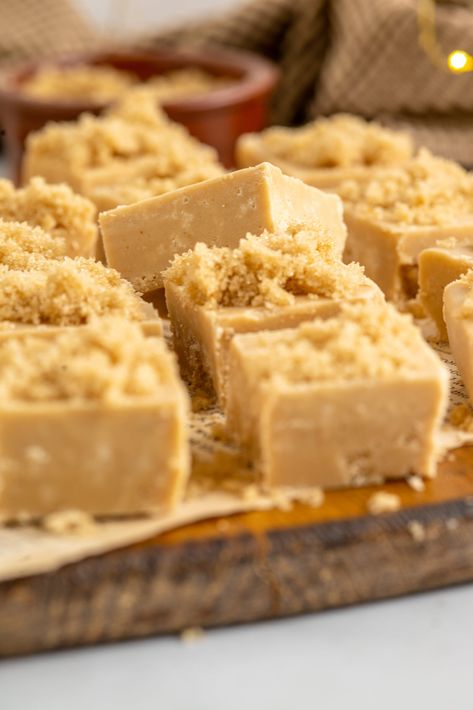 Penuche Fudge Penuche Fudge Recipe, Creamy Fudge Recipe, Penuche Fudge, Brown Sugar Fudge, Fantasy Fudge, Homemade Fudge Recipes, Fudge Pie, Best Macaroni Salad, Fudge Bars