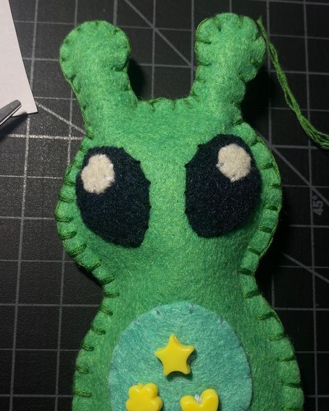 A little plush I made recently! I've been working on a pattern for these little critters called Charm Belly Aliens. They are from a far far away planet and have come to visit Earth. They consume lose beads, charms and tangled jewelry! I can't wait to make more <3 . . . #handmade #handmadecrafts #handmadeplush #handmadestuffedanimal #stuffedanimal #plushie #cuteplushie #cuteart #cuteartist #handsewn #sewing #sewingproject #sewingaddict #sewingpattern #alien #alienart #aliensighting #alienlife ... Alien Plushies, Tangled Jewelry, Alien Sightings, Handmade Stuffed Animals, Handmade Plush, Alien Art, Little Critter, Felt Art, Tangled