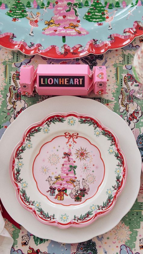 Cath Kidston(@cathkidston) • Instagram写真と動画 Hand Painted Christmas Plate, Pink Christmas Table Setting, Luxury Ceramics, Cousins Christmas, Pink Christmas Table, Cath Kidston Christmas, Christmas Boards, Pink Dishes, Kitsch Christmas