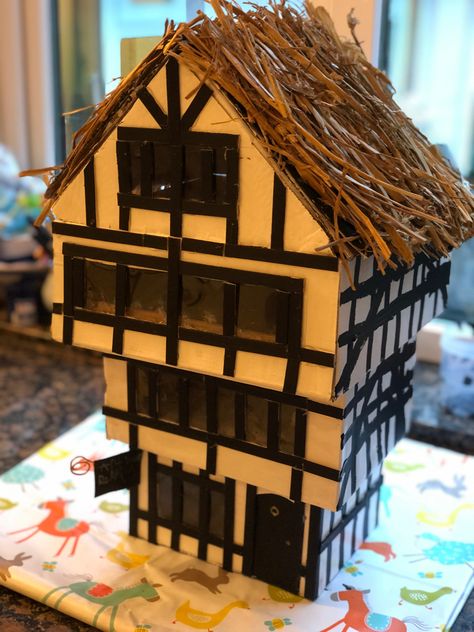 Model of a Tudor house from Pudding Lane where the Great Fire of London began. The Great Fire Of London Project, Fire Of London School Project, Great Fire Of London House Model, Junk House, Tudor Houses, London Kids, London School, Great Fire Of London, Kids Homework