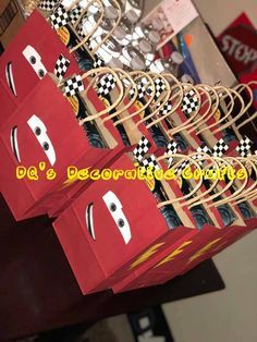 Cars Gift Bags, Piñata Cars, Lightning Mcqueen Party, Mcqueen Party, Disney Cars Theme, Mcqueen Birthday, Cars (disney) Party, Cars Birthday Party Decorations, Cars Birthday Cake