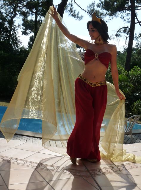 Jasmine from Aladdin Cosplay Slave Red Princess Jasmine Red Costume, Jasmine Red Outfit Costume, Red Jasmine Halloween Costume, Red Jasmine Costume, Princess Jasmine Red Outfit, Red Princess Jasmine, Jasmine Outfit Ideas, Jasmine Red Outfit, Jasmine Aladdin Costume