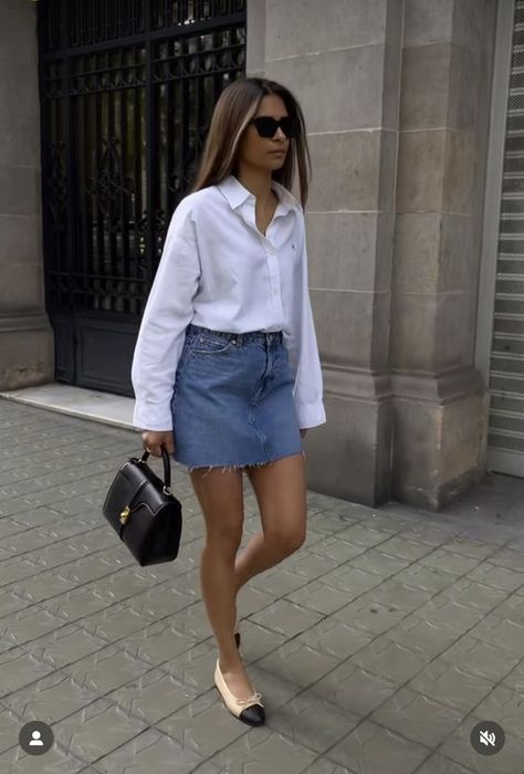 45 Ways to Style a White Button-Down Shirt - Boss Babe Chronicles Miniskirt Work Outfit, La Spring Outfits, Chic Spring Outfits, Timeless Wardrobe, All Jeans, Miniskirt Outfits, Paris Outfits, Jeans Rock, Summer Fashion Outfits