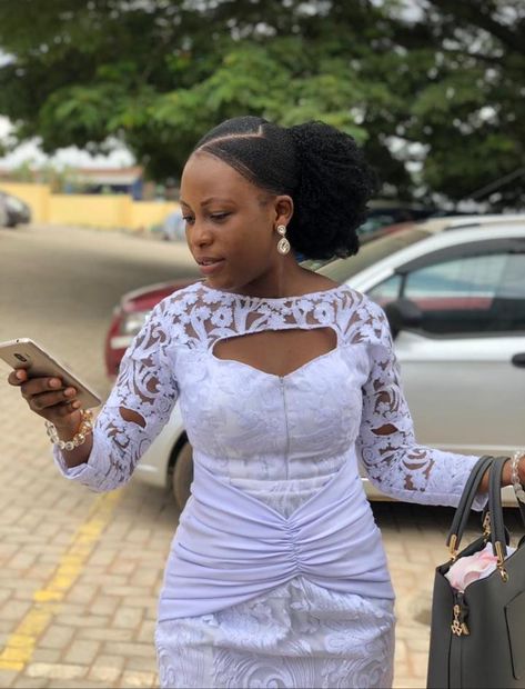 White Asoebi Lace Styles Classy 2022, Breastfeeding Dress Styles, Trendy Lace Styles, Classy White Dress, Lace Dress Classy, Fancy Short Dresses, Classy Short Dresses, Wedding Outfits For Women, African Lace Styles