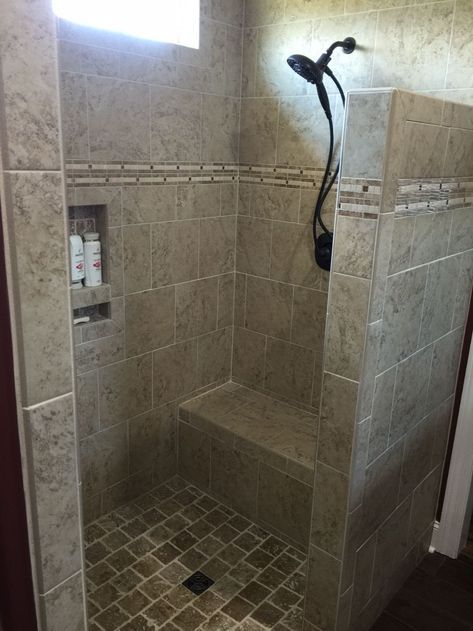 Walk In Shower Kits, Makeover Kamar Mandi, Doorless Shower, Small Bathroom With Shower, Bilik Air, Tile Remodel, Small Remodel, Bathroom Remodel Shower, Basement Bathroom