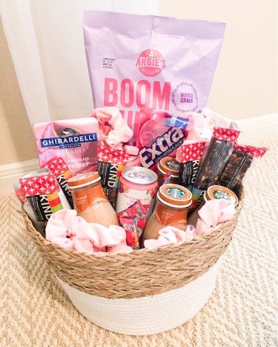 Thank You Basket For Nurses Labor Pink, Snacks For Labor And Delivery Nurses, Nurses Basket Labor And Delivery Pink, Nurse Baskets For Labor And Delivery, Labor And Delivery Nurse Gifts Basket, L&d Nurse Gifts Baskets, Nurse Basket Labor And Delivery, Nurse Baskets, Nurses Basket