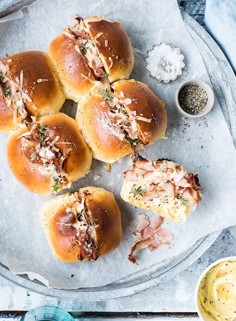 These soft and golden rolls are a great way to feed a crowd. The rolls can be made a day in advance, just keep them in an airtight container until you are ready to use. Ham Rolls, Pull Aparts, Caramel Treats, New Zealand Food, Feed A Crowd, Fast Healthy Meals, Artisan Food, Christmas Things, Quick Desserts