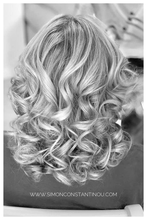 Mother Of The Bride Hairstyles Down, Mum Of Bride Hair, Beach Wave Wedding Hair Medium Length, Medium Length Waves Wedding, Grey Hair Wedding Hairstyles, Mother Of The Bride Hair Down Long, Curls For Wedding Hair, Big Loose Curls For Long Hair Wedding, Half Up Half Down Mother Of Bride Hair Curly