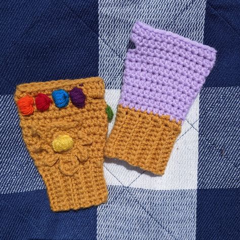 Crochet Iron Man Gloves, Marvel Crochet Ideas, Fandom Crochet, Crochet Marvel, Marvel Crochet, Knitting Embroidery, Crochet Wearables, Crochet Jumper, Crochet Mushroom