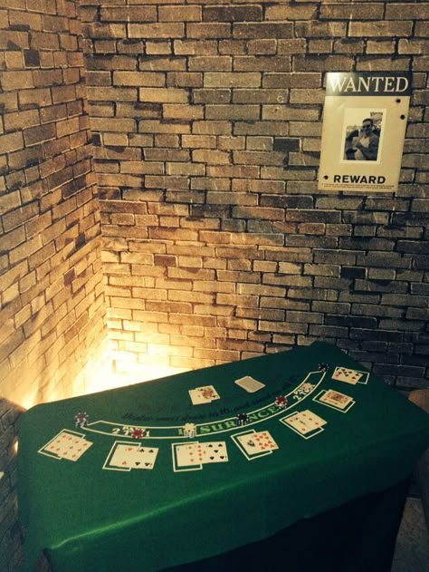 Great poker set up for a bachelor party Roaring 20s Birthday Party, Harlem Nights Party, 1920 Party, Roaring 20s Birthday, Roaring 20s Theme, Mafia Party, Gangster Party, Burlesque Party, Gatsby Birthday Party